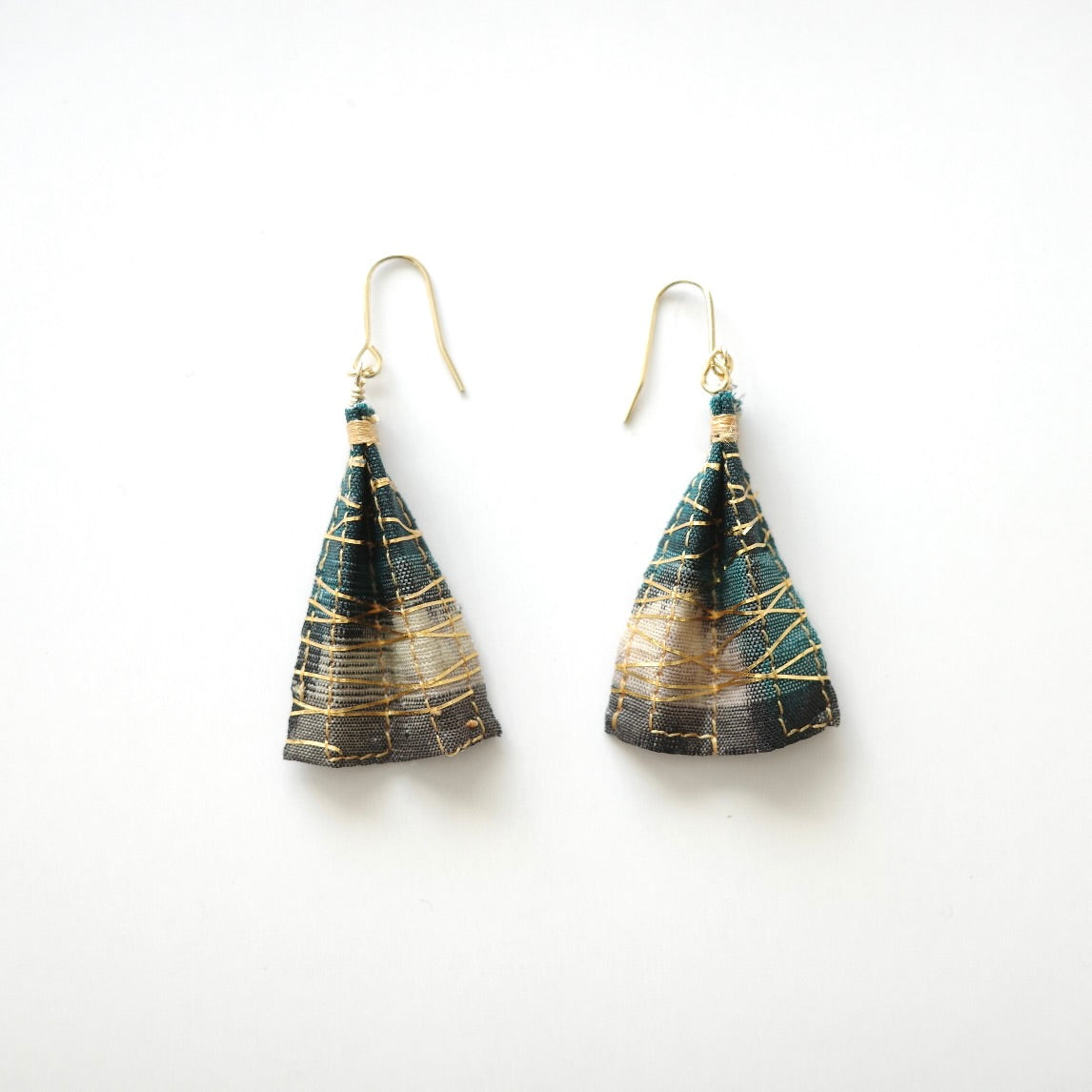 金糸ピアス 八 -UMI-