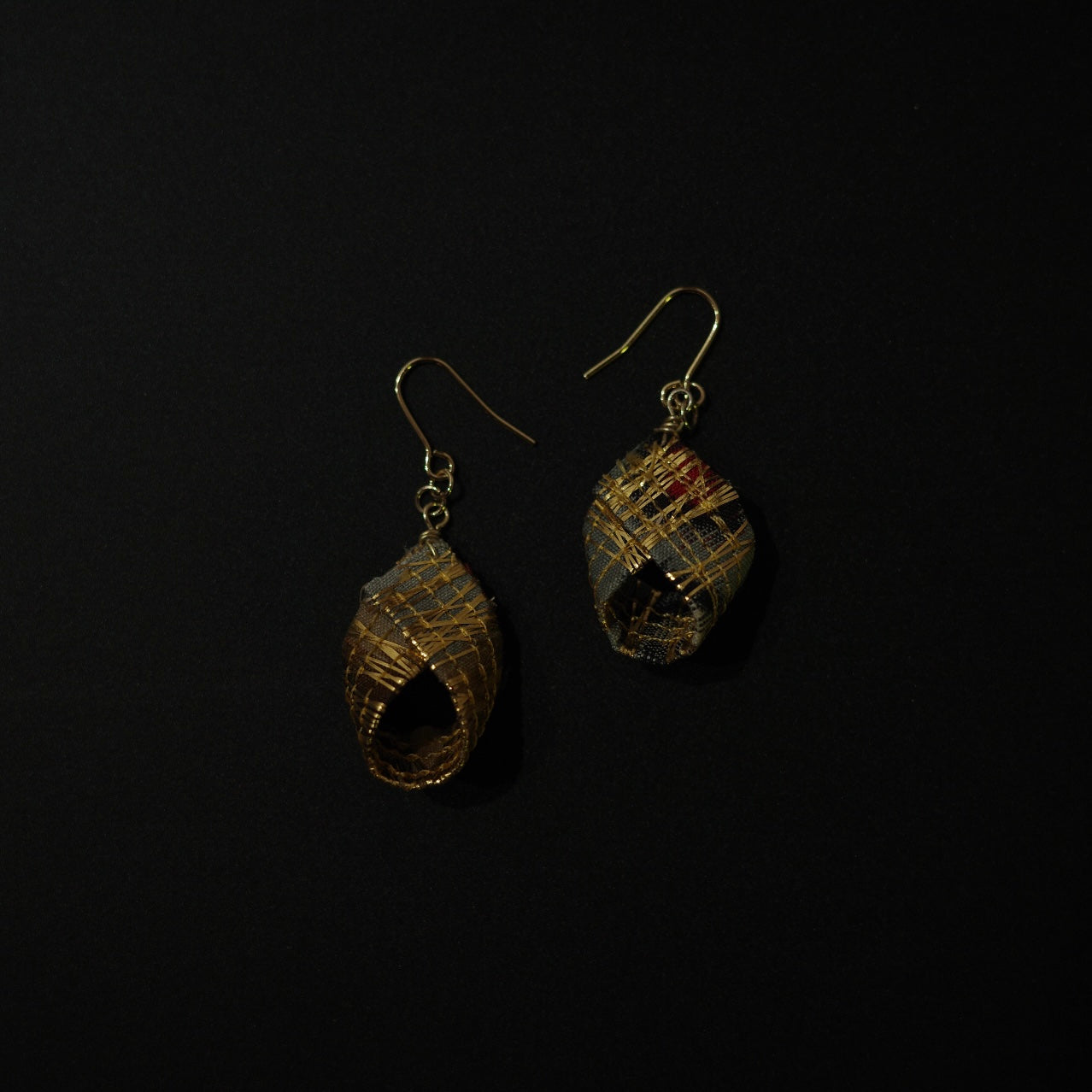 金糸ピアス 雫