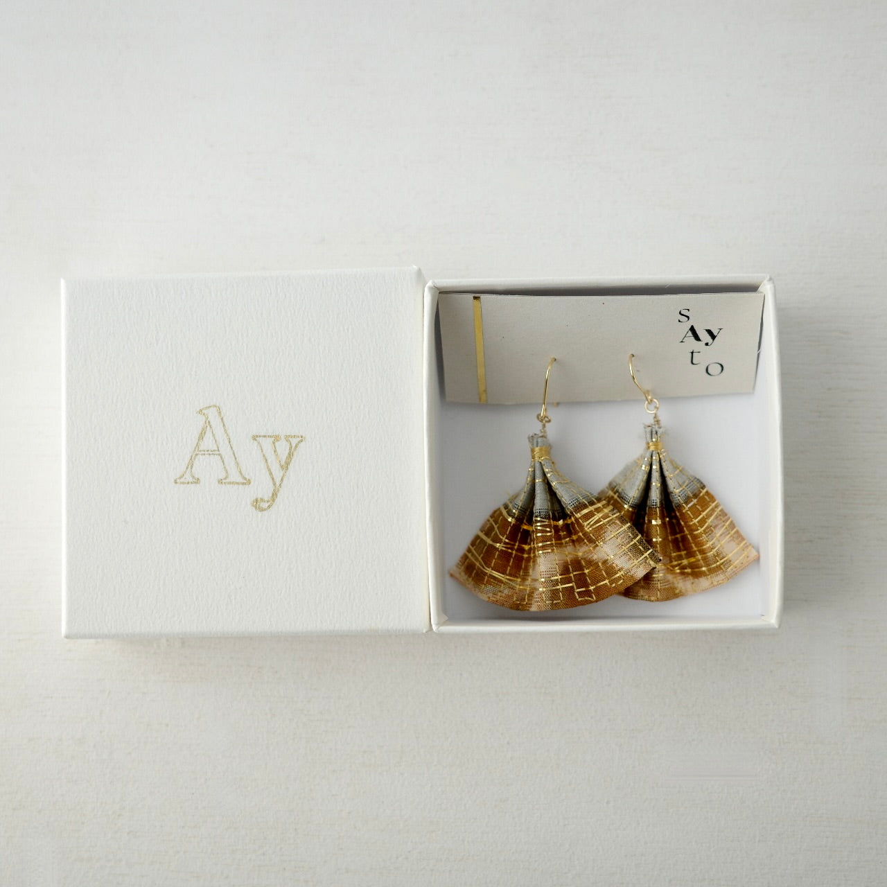 Gold thread earrings fan -cleopatra-