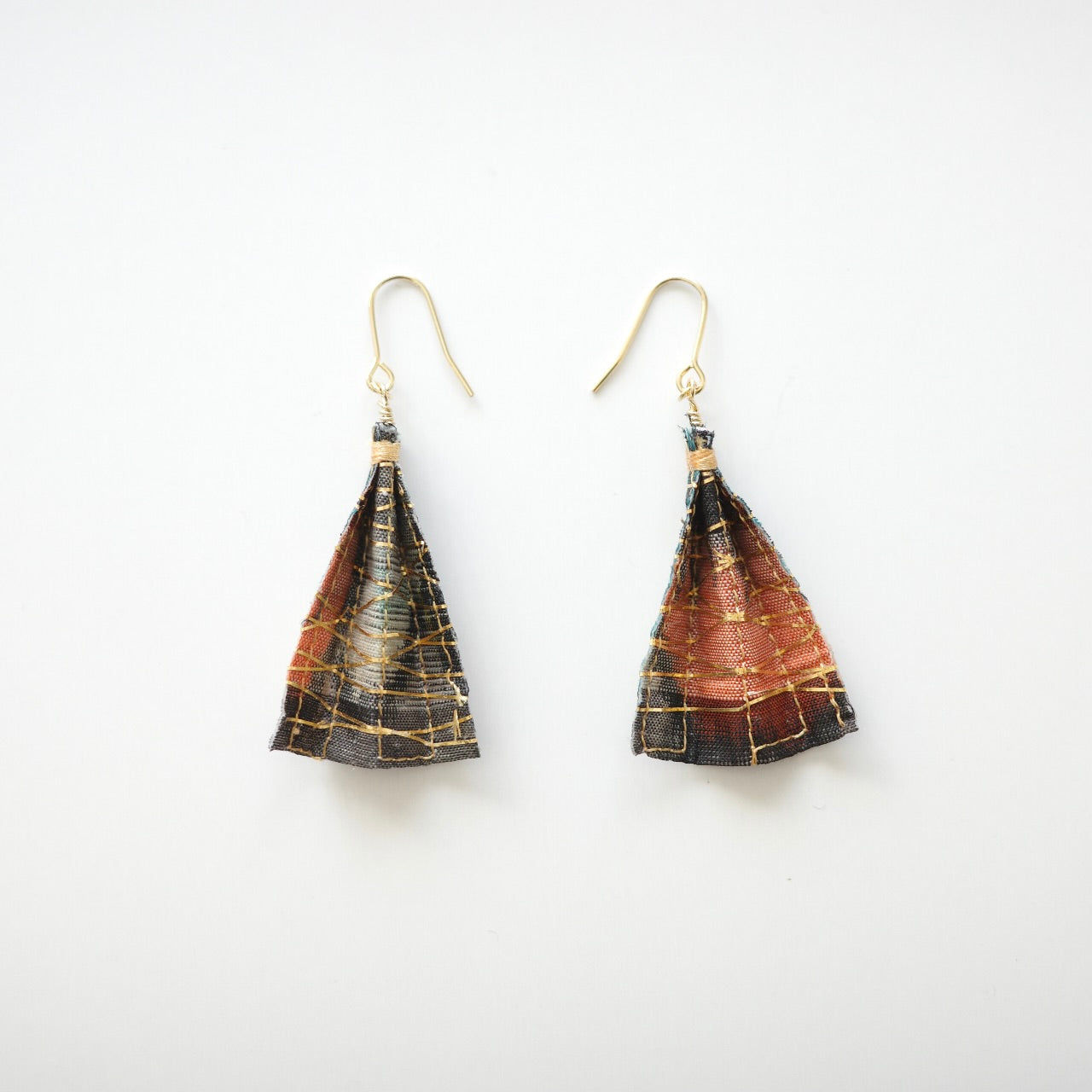 金糸ピアス 八 -UMI-
