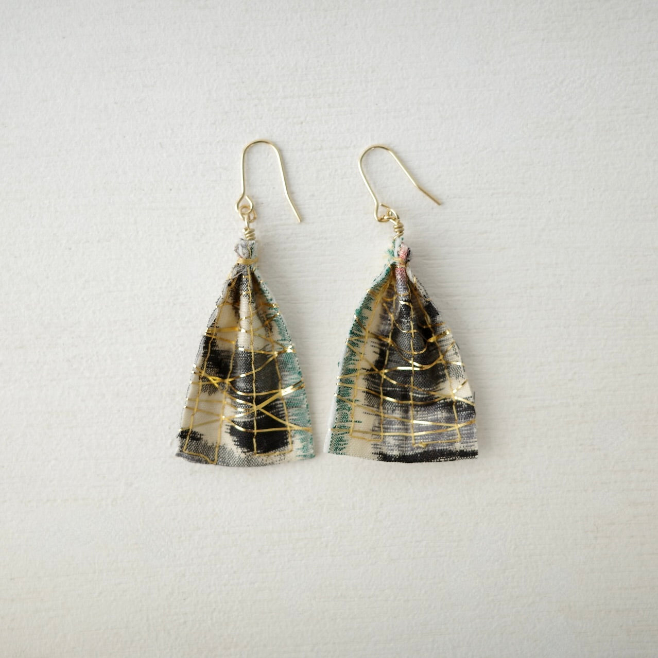 金糸ピアス 八 -feather-