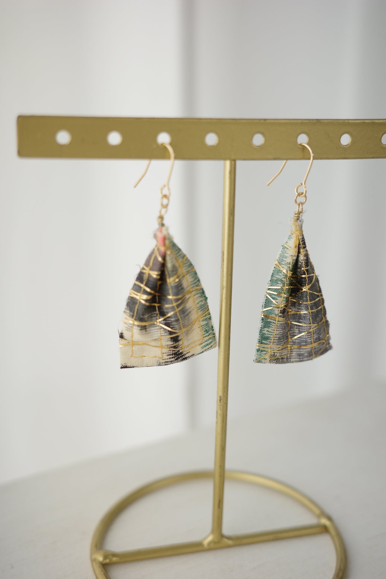 金糸ピアス 八 -feather-