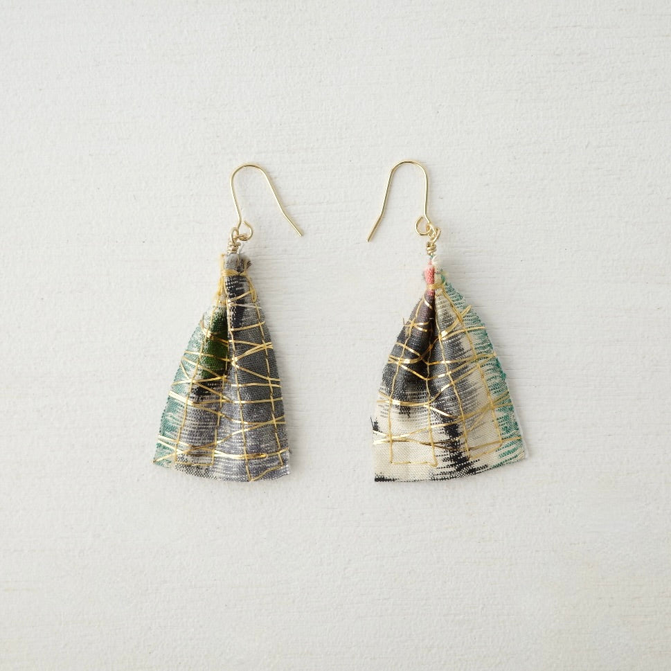 金糸ピアス 八 -feather-