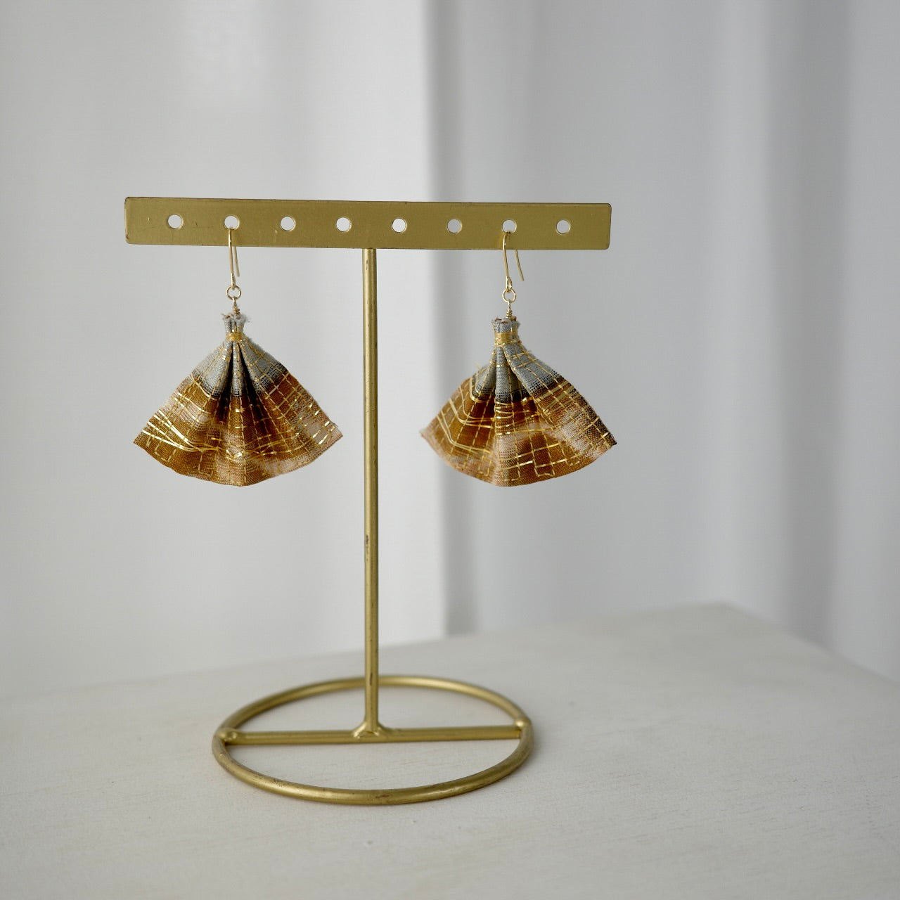Gold thread earrings fan -cleopatra-
