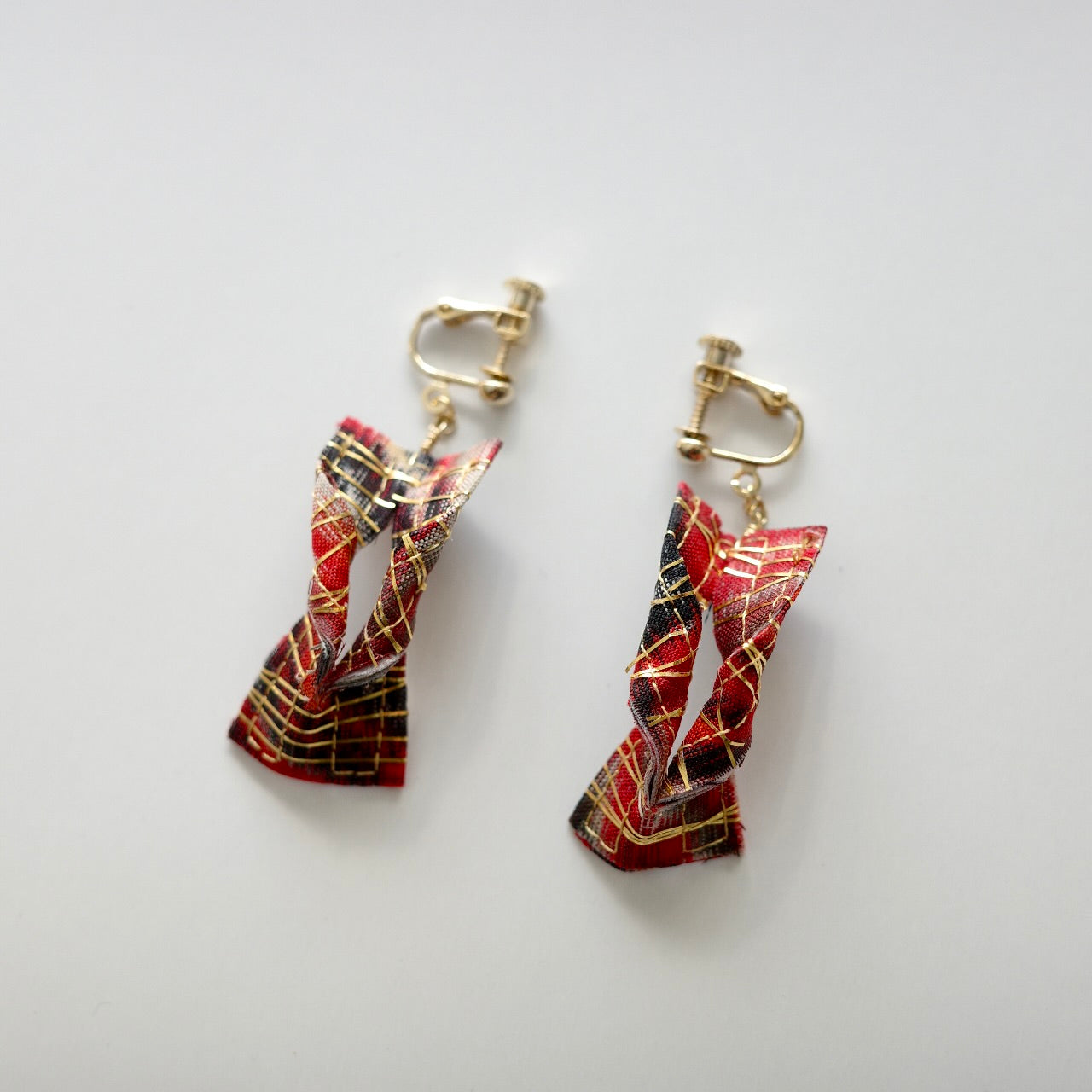 金糸イヤリング こんにゃく-red-