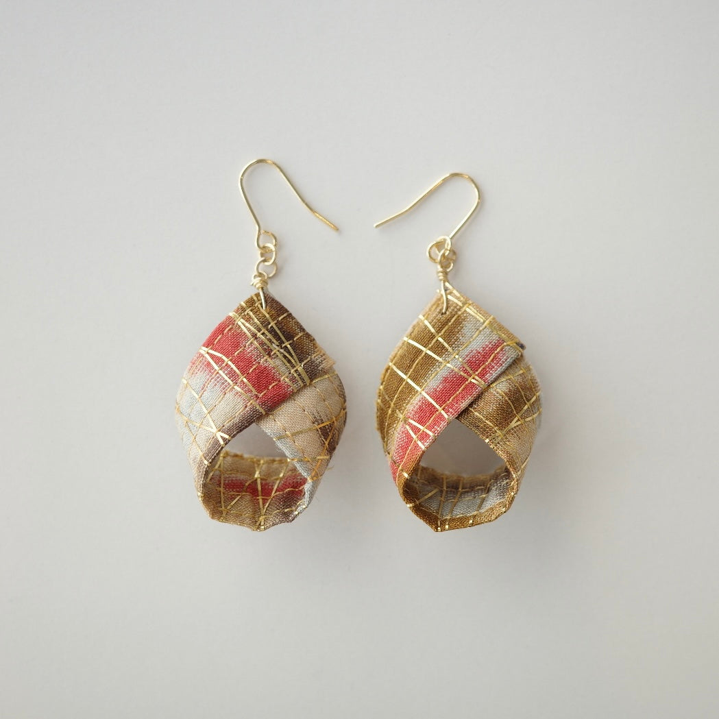 金糸ピアス MOMO