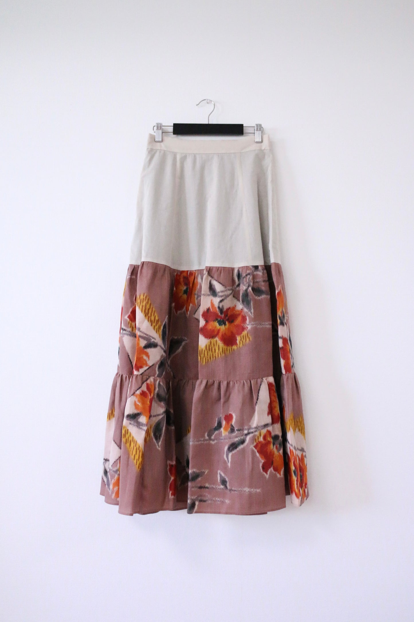 Flower of bright red -Meisen Teayard Skirt beige-