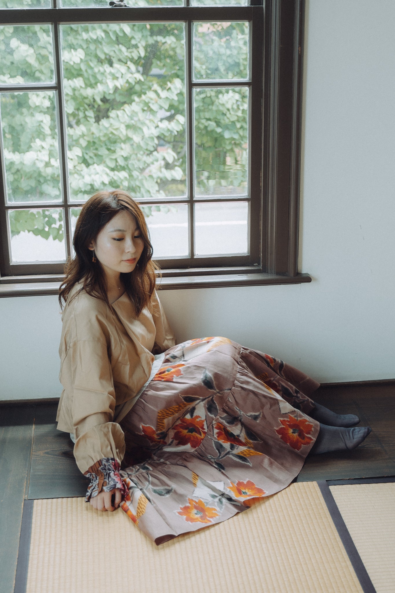 Flower of bright red -Meisen Teayard Skirt beige-
