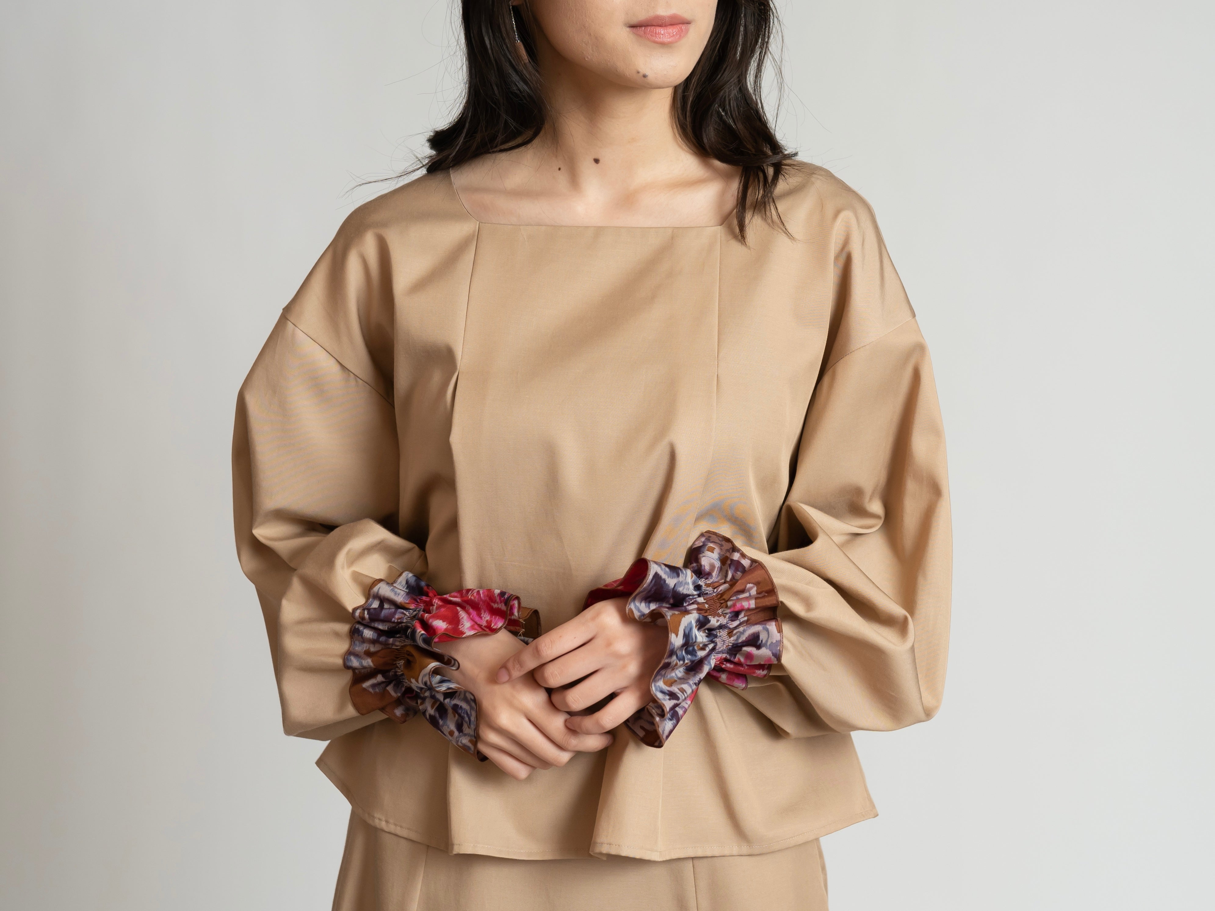 Elegance Meisen Square Neck Blouse -beige-