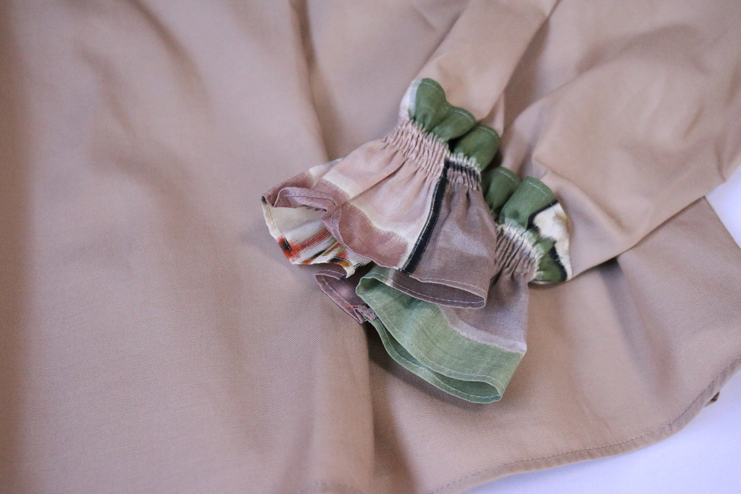Green tea Meisen Square Neck Blouse -beige-