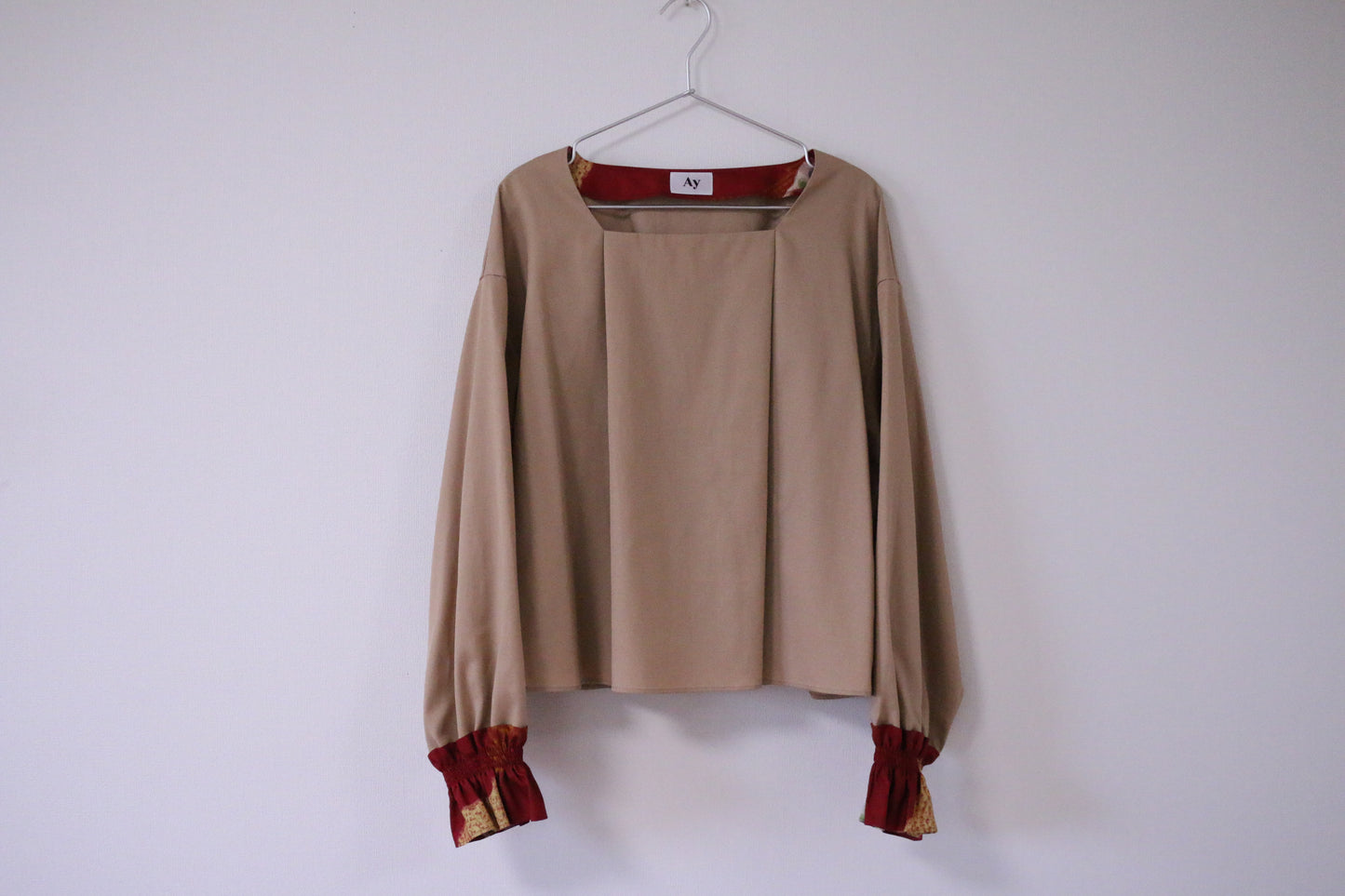 Milky Way Meisen Square Neck Blouse -beige-