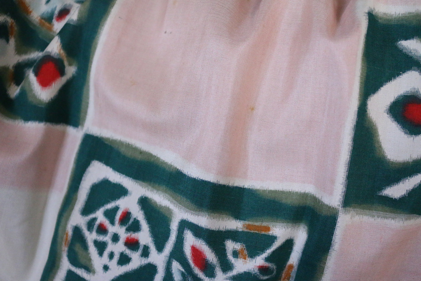 Abstract pattern of Pink and Green -Meisen Teayard Skirt beige-