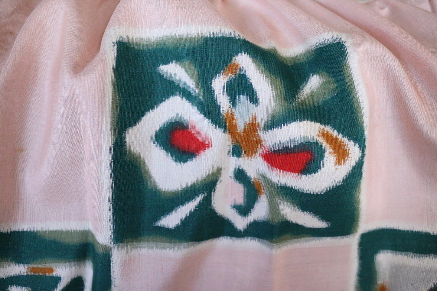 Abstract pattern of Pink and Green -Meisen Teayard Skirt beige-