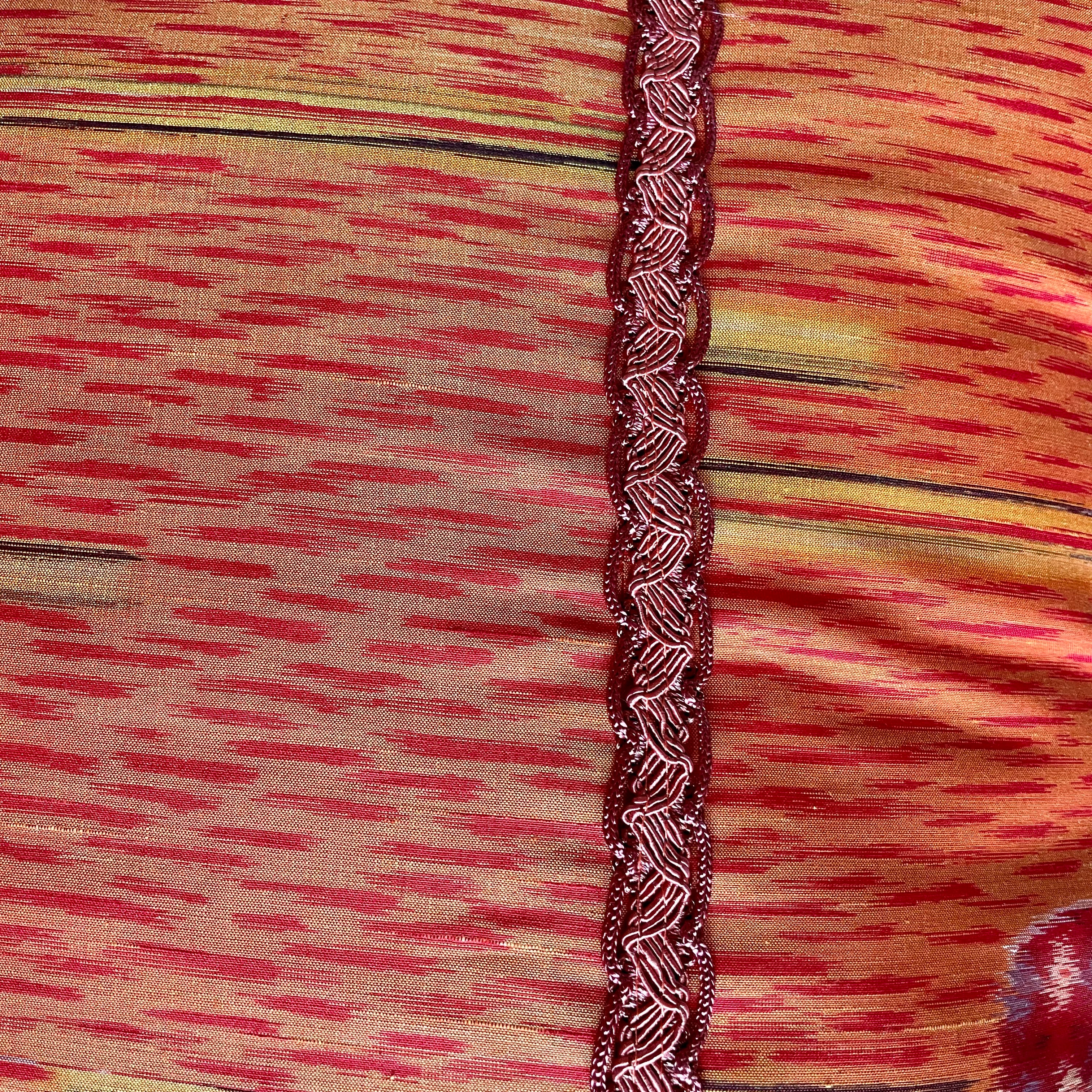 cushion / scarlet