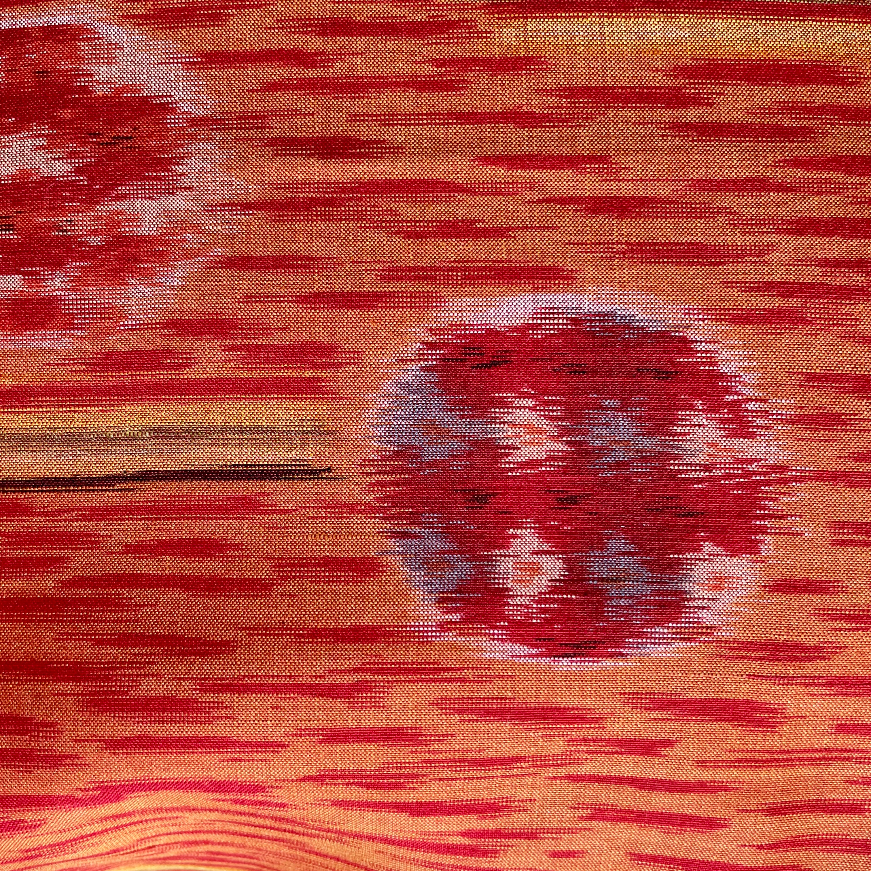 cushion / scarlet