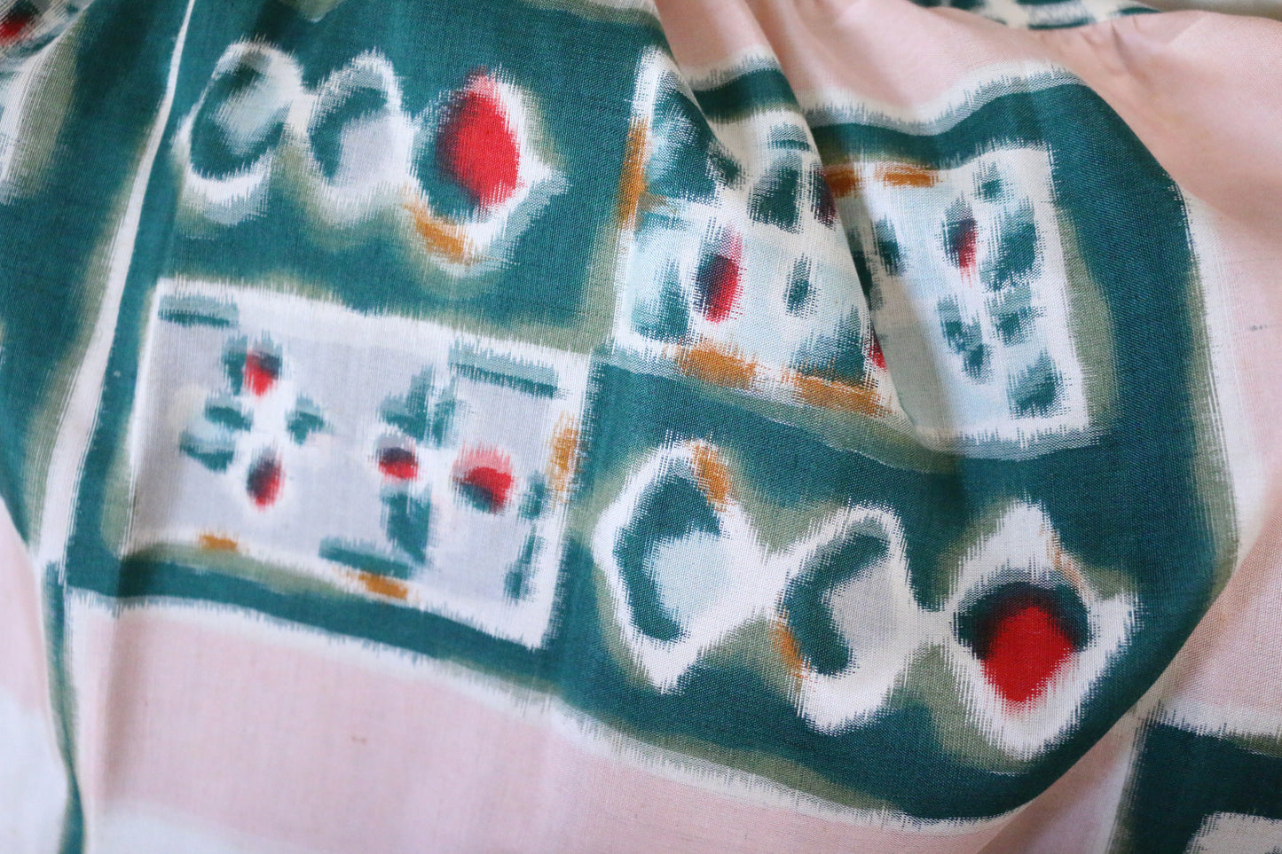 Abstract pattern of Pink and Green -Meisen Teayard Skirt beige-