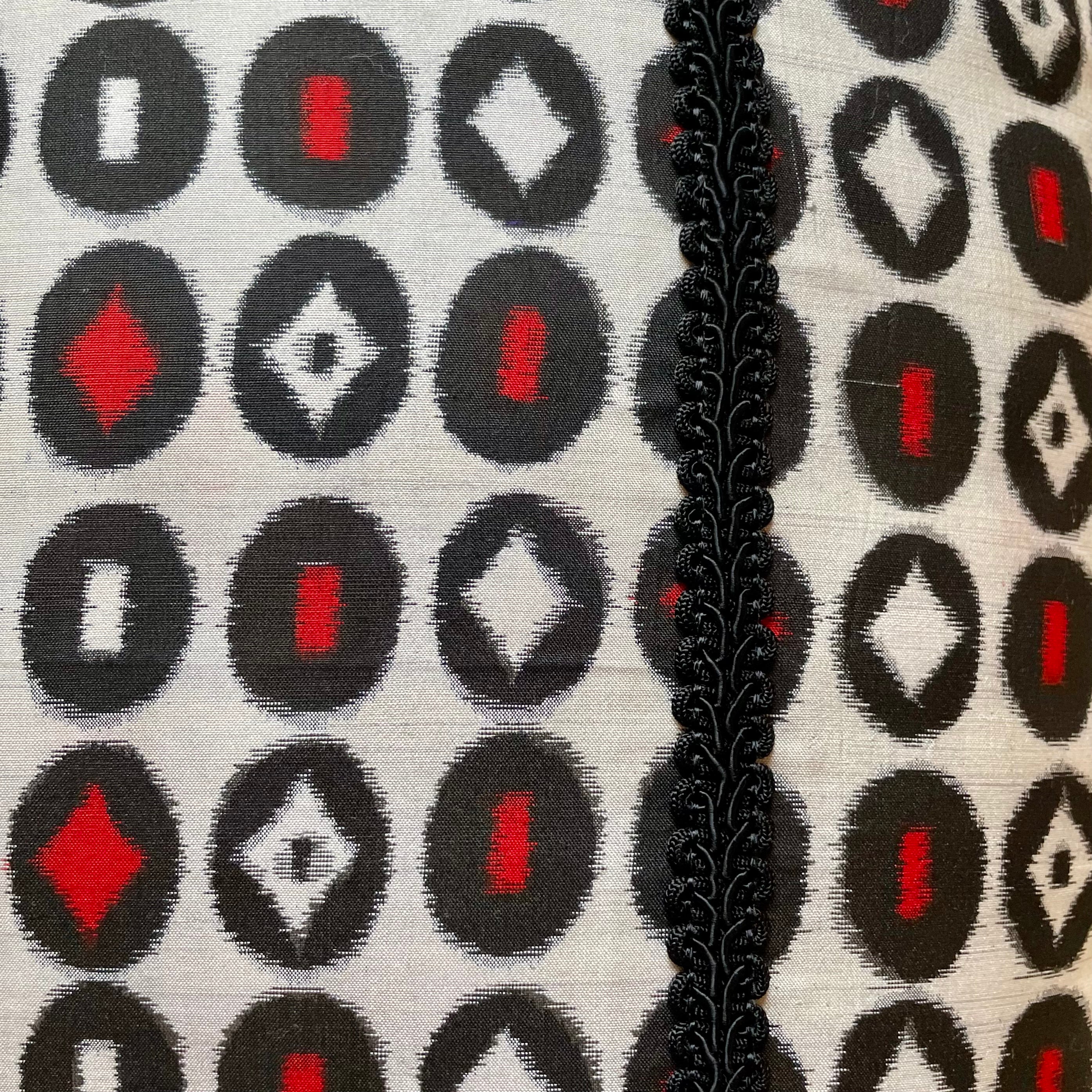 cushion / silkworm