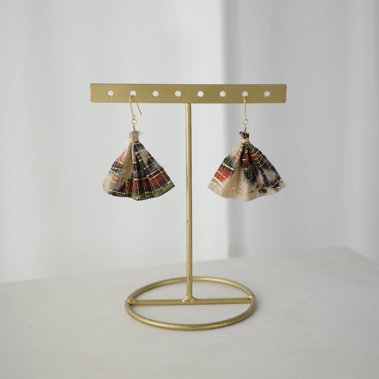 Gold thread earrings fan -tricolore-