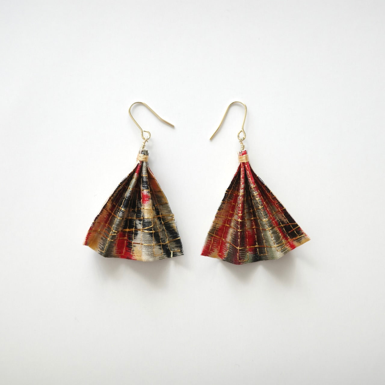 Gold thread earrings fan -momo-