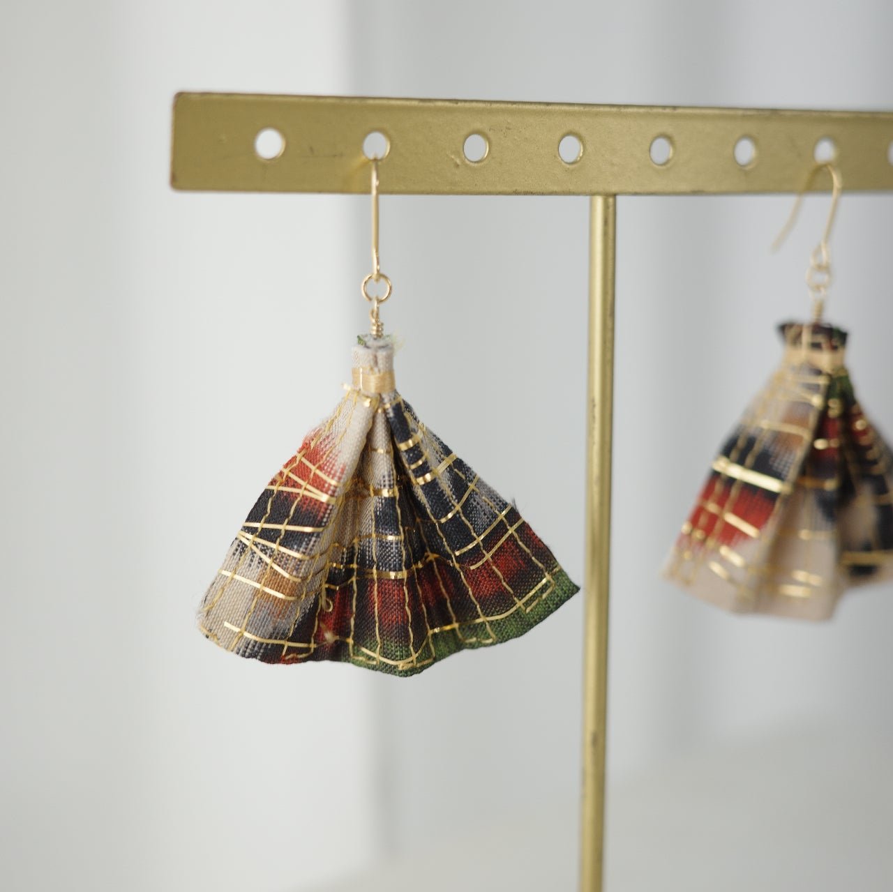 Gold thread earrings fan -tricolore-