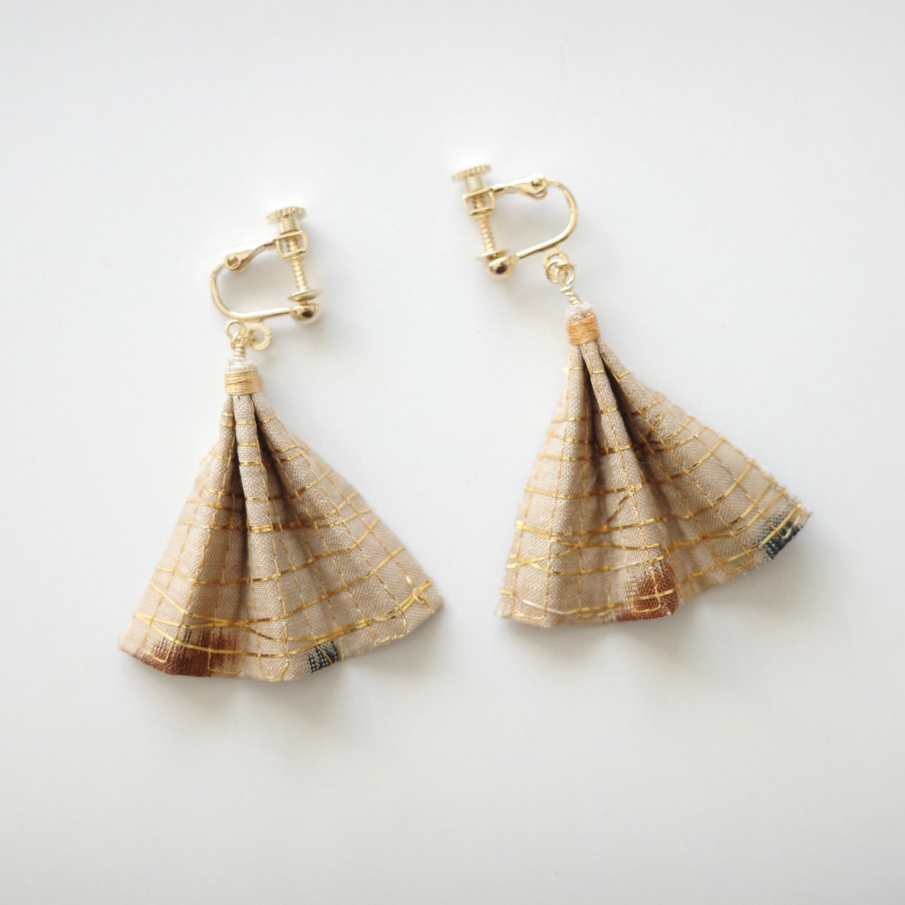 Gold thread earrings fan -tricolore-