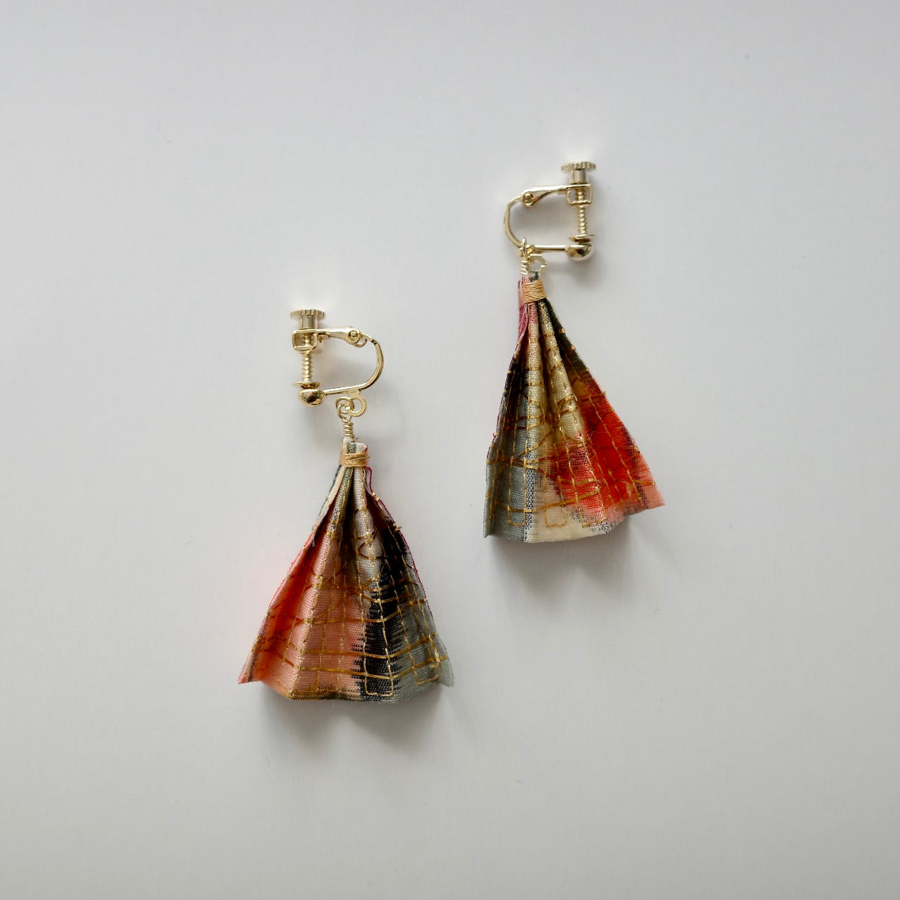 Gold thread earrings - 8 -cream-