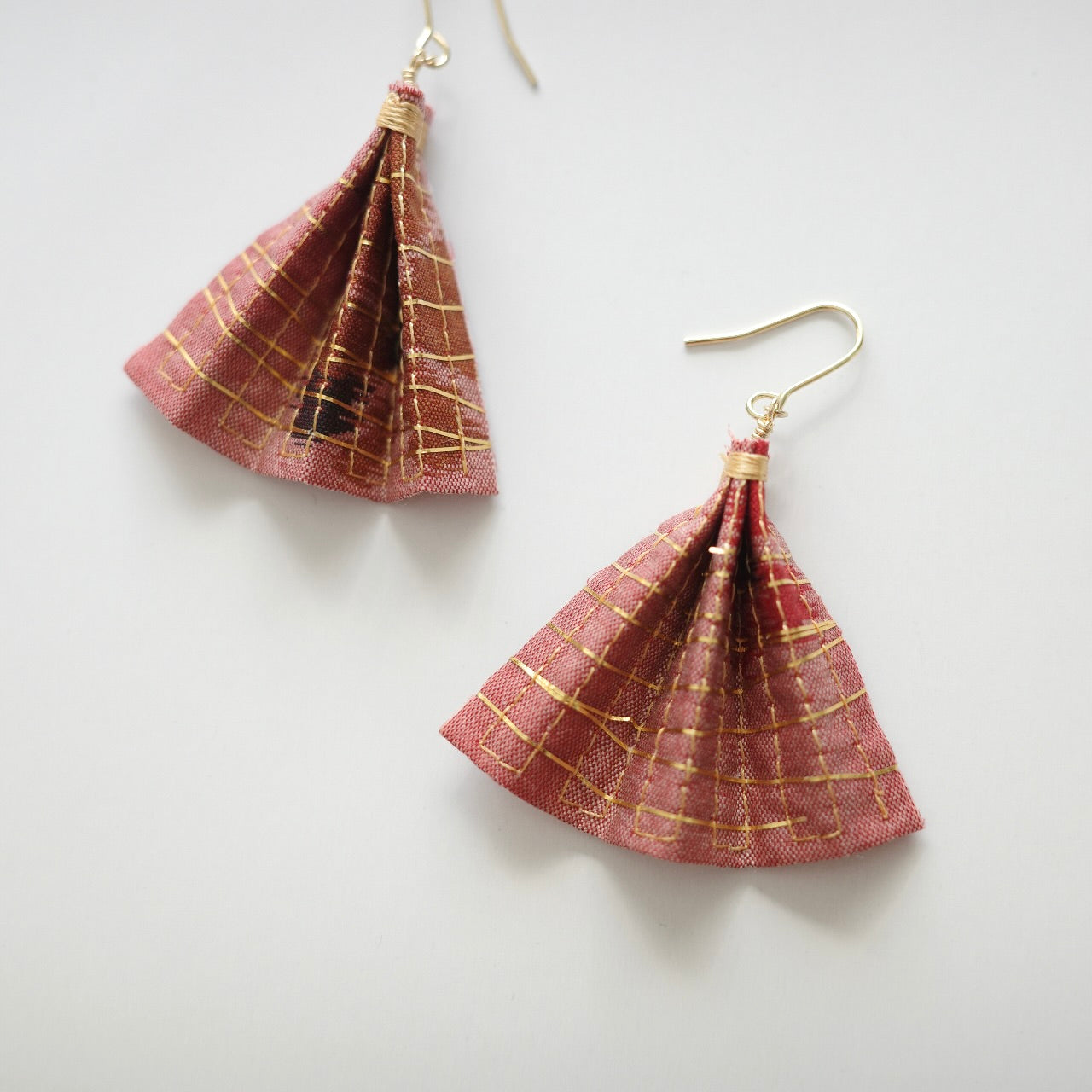 Gold thread earrings fan -tricolore-