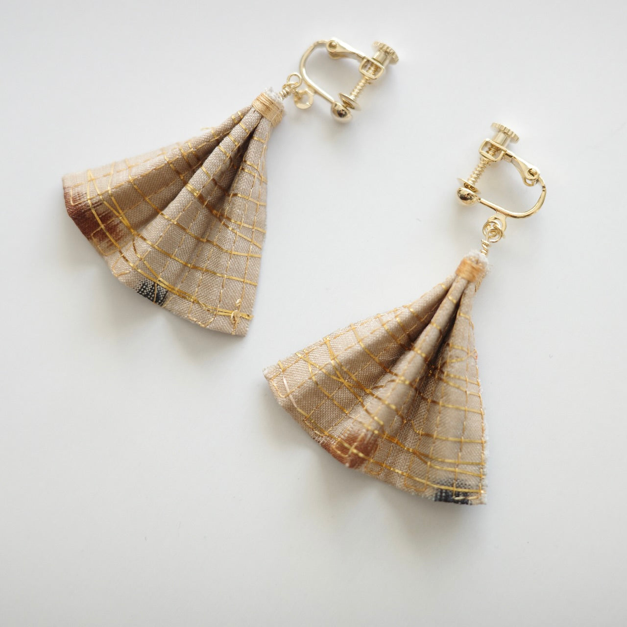 Gold thread earrings fan -tricolore-