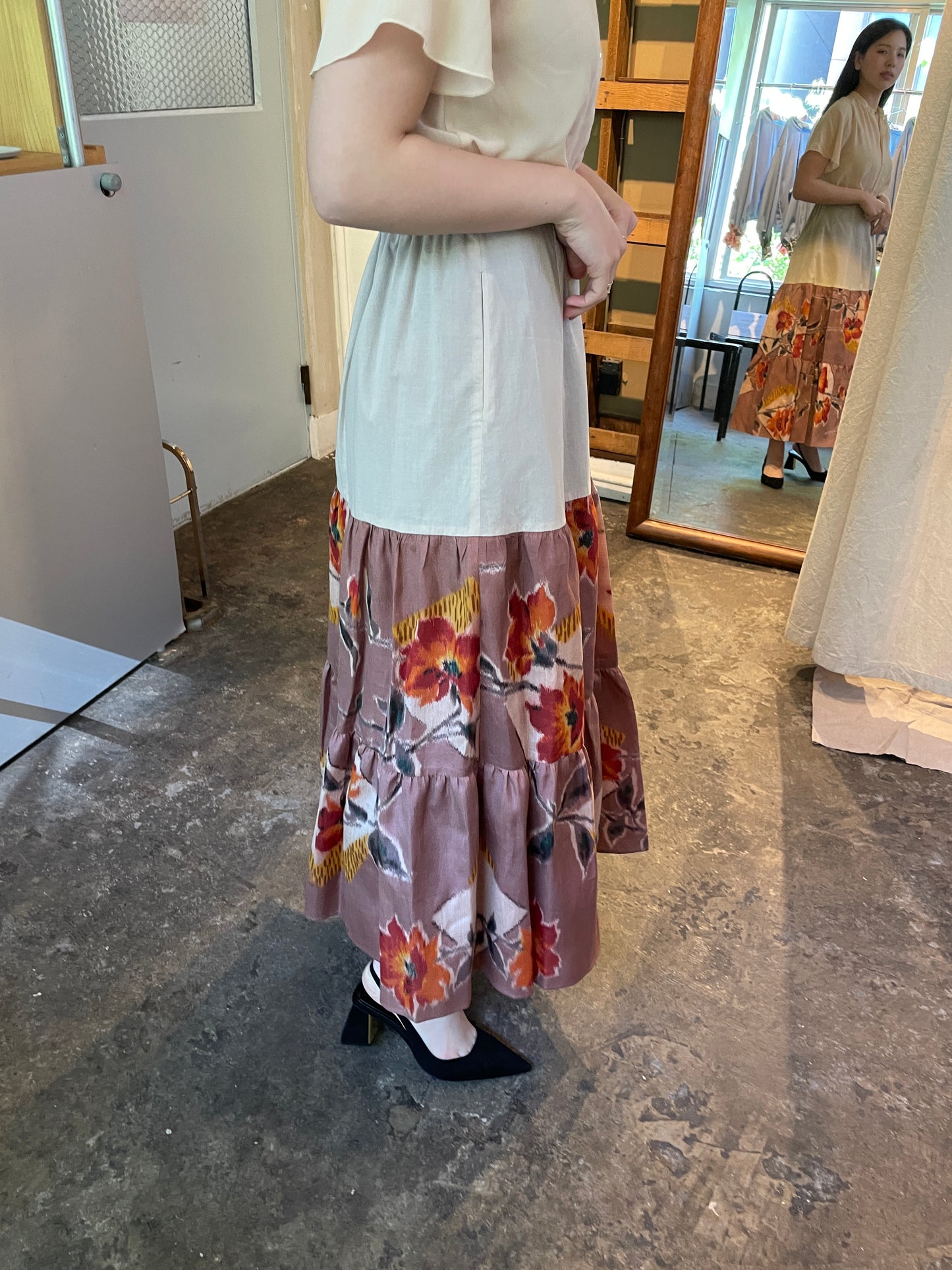 Flower of bright red -Meisen Teayard Skirt beige-